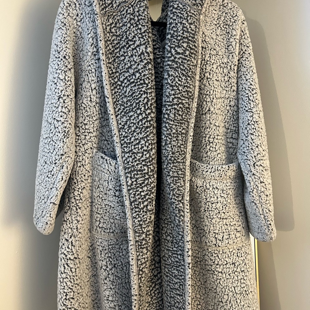 LAST CHANCE AERIE REAL Gray Sherpa Bath Robe with hood size L/XL